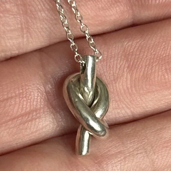 925 Silver Modernist Knot Design Pendant &amp; Chain - Picture 2 of 7